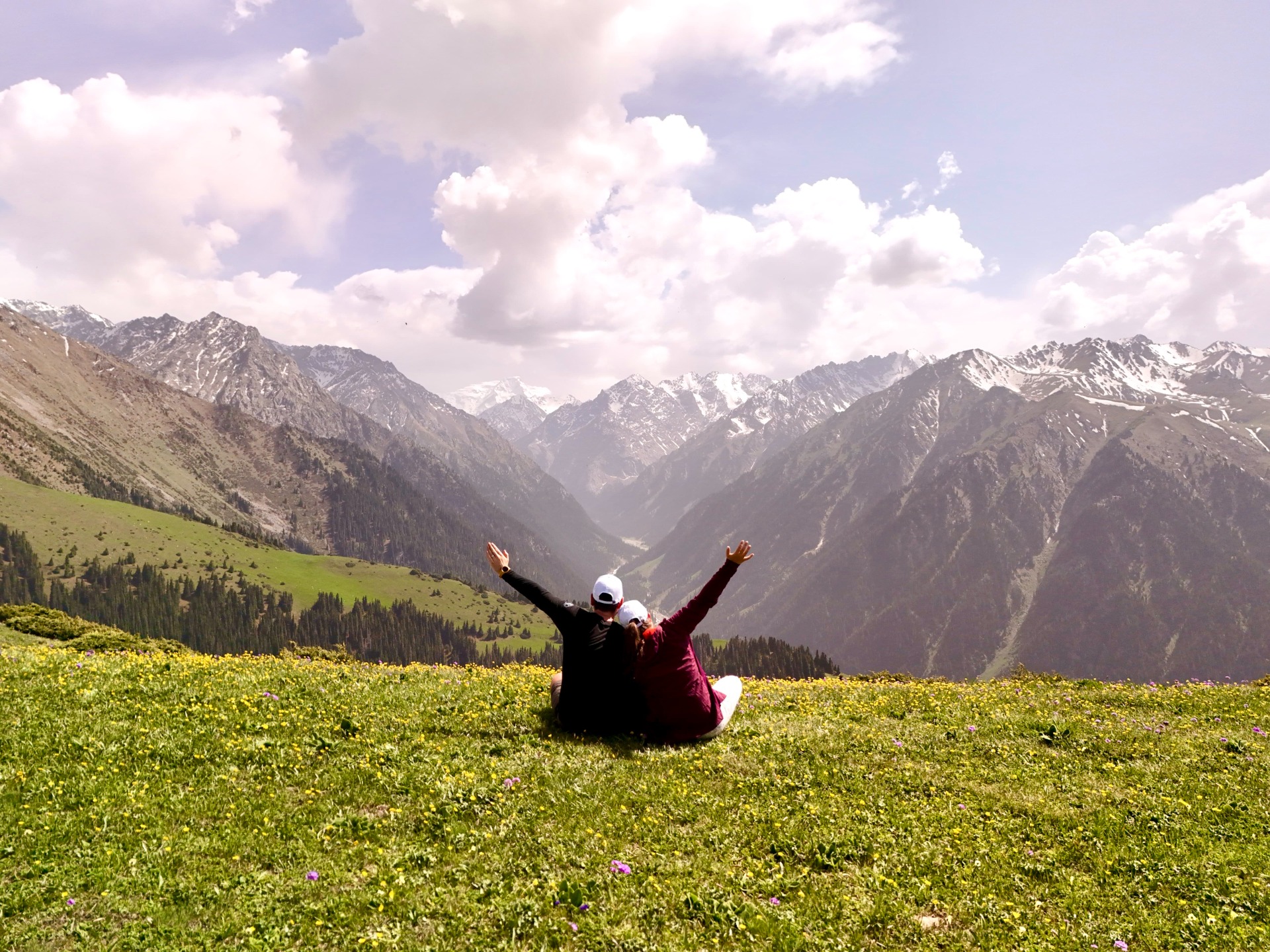 Vrchol Karakol 3.040 m.n.m. nad stejnojmenným městem.